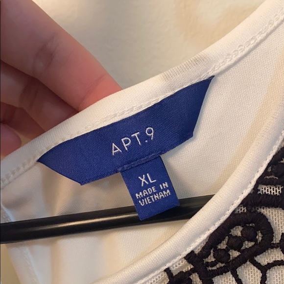 Apt 9 top - Picture 3 of 6